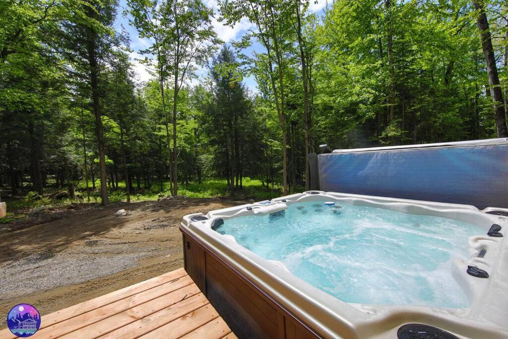 Chalet Deschamps- SPA- Chien accepté- Nature- Estrie Mansonville Esterno foto